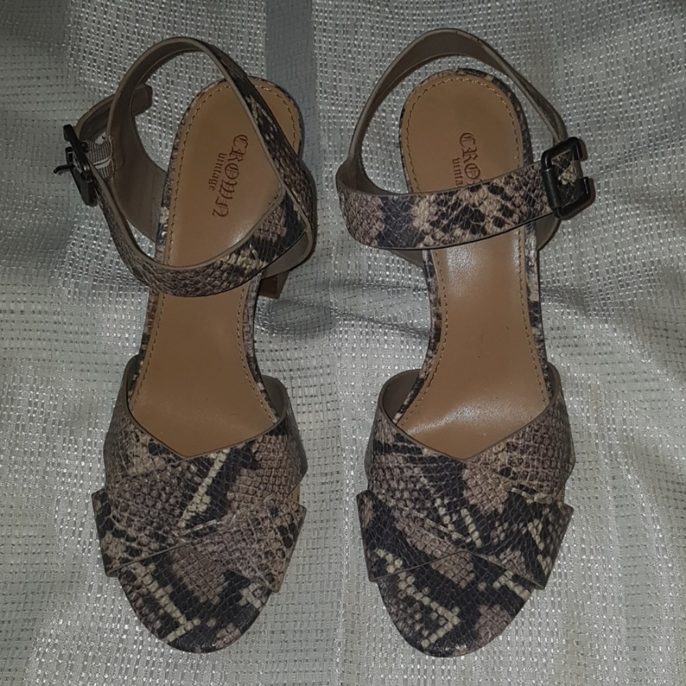 Crown Vintage Shoes Size 8.5